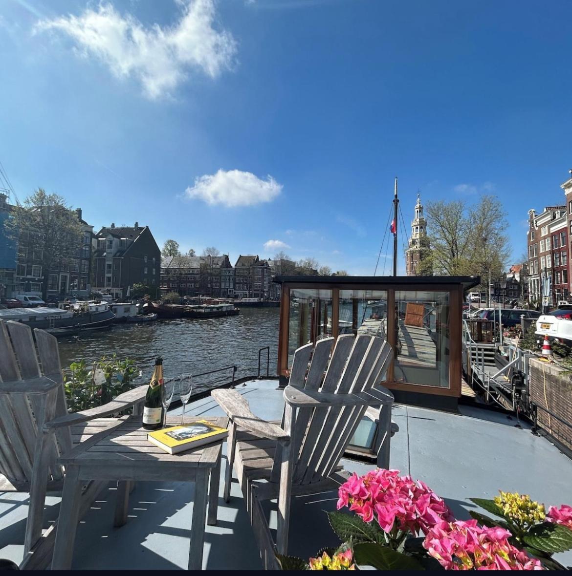 Bed and breakfast Houseboat Reussi *