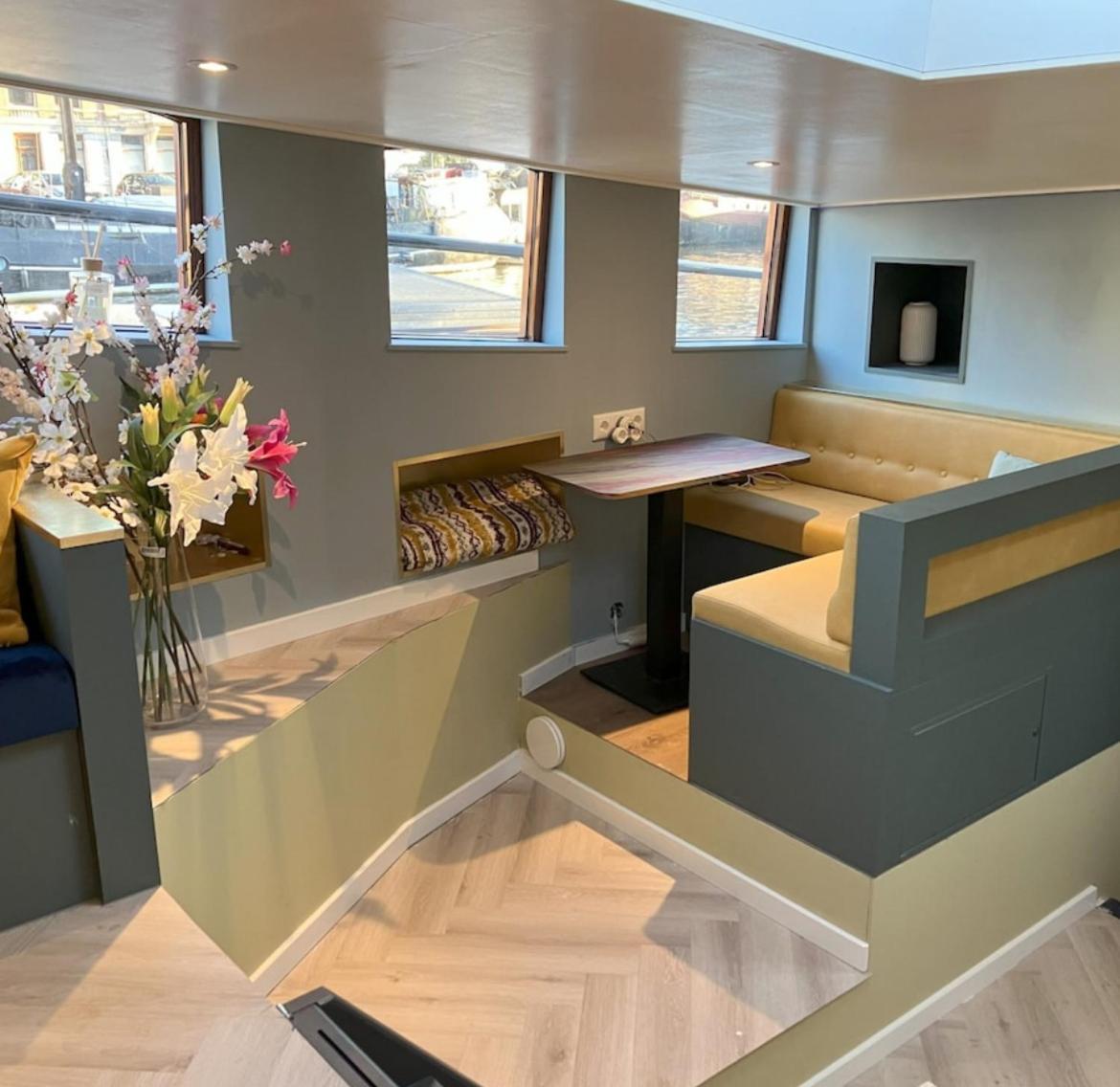 Houseboat Reussi Ámsterdam