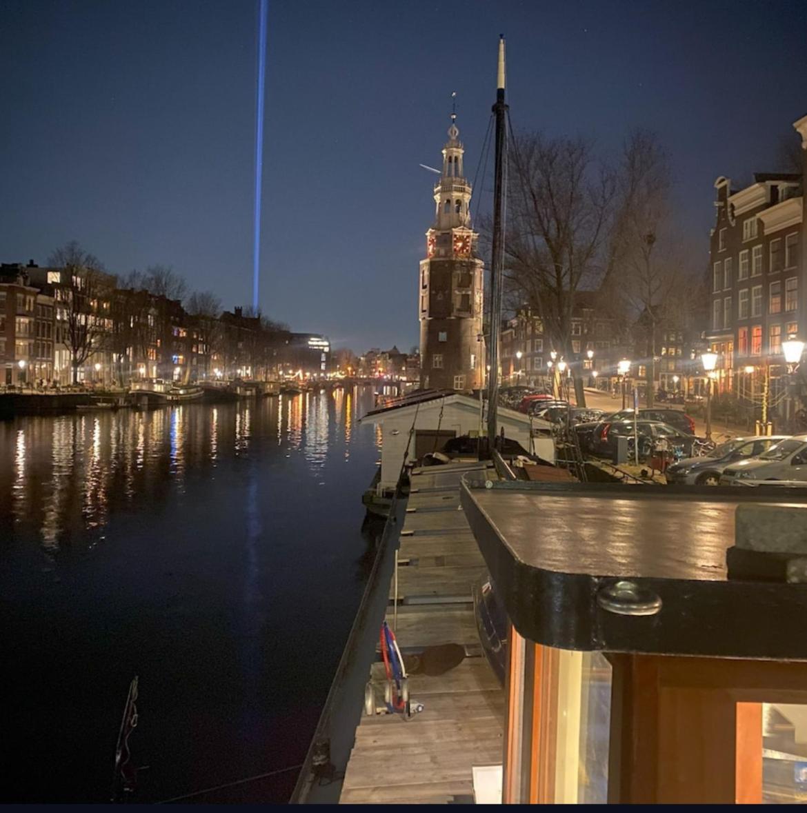 Houseboat Reussi